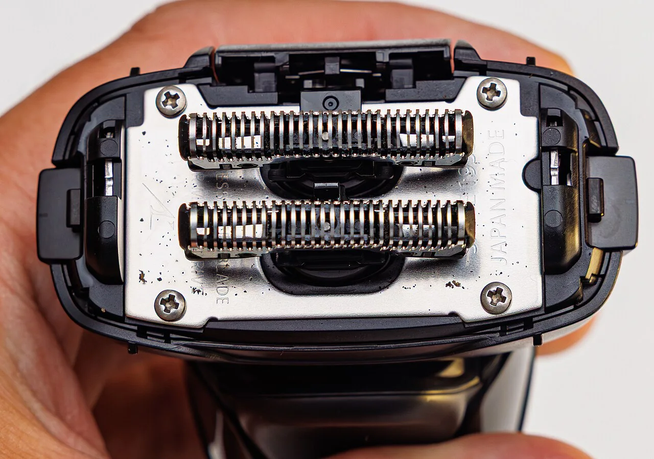 Panasonic ES-LT2A with its foil removed to reveal the inner blades